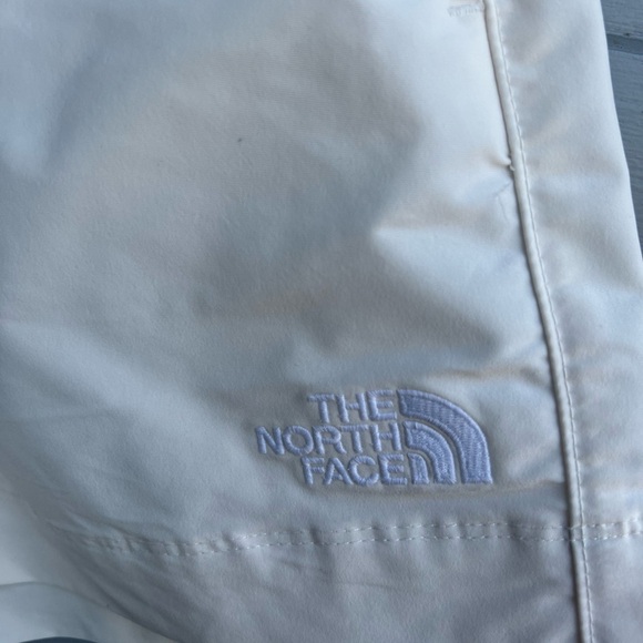 NWT The North Face Women’s TNF easy wind shorts in white dune size xs - Picture 9 of 10